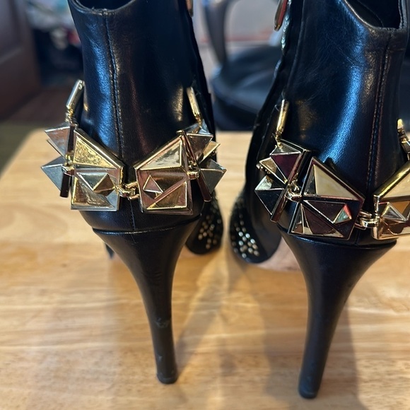 Vintage pair of leather suede and bling boots. Fashion boots. Size 4.​​ - Picture 3 of 8